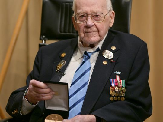 Last Surviving U.S. Army Ranger Officer who participated in D-Day Assault on Omaha Beach honored with Congressional Gold Medal