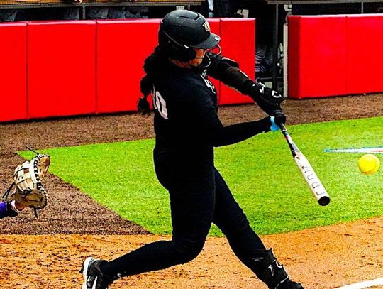 UCF softball earns split at Okana Invitational