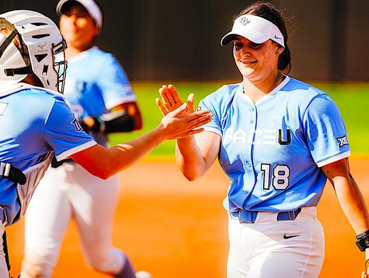 UCF softball off to fast start