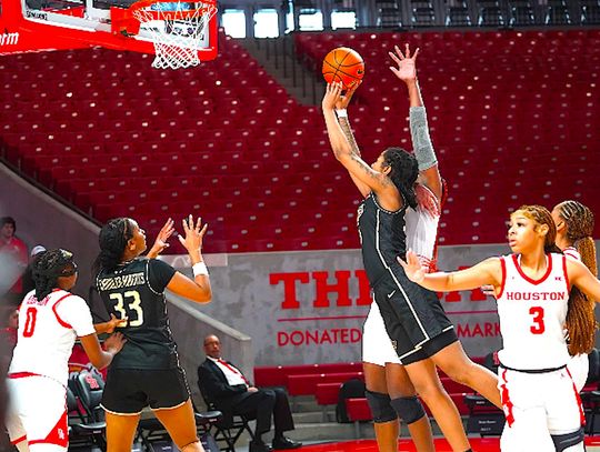 UCF women’s basketball ends regular season with win
