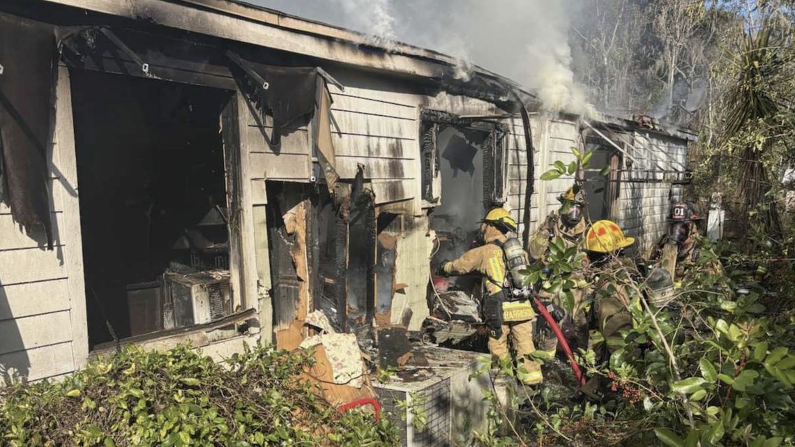 Firefighters rescue dogs from burning building in Oviedo