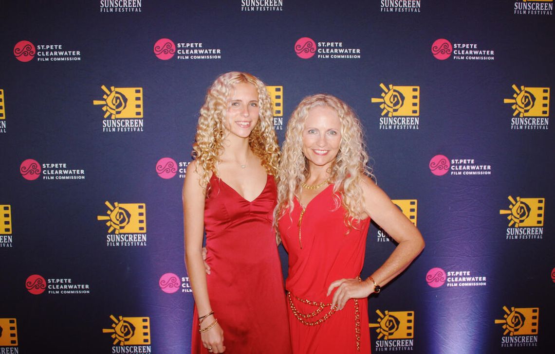 Lake Mary Mother and Daughter Actresses to present Crown Awards
